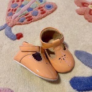 Amazon Essentials x Sofia Grainge Baby Girl Non-Slip Mary Jane Shoes, size 2